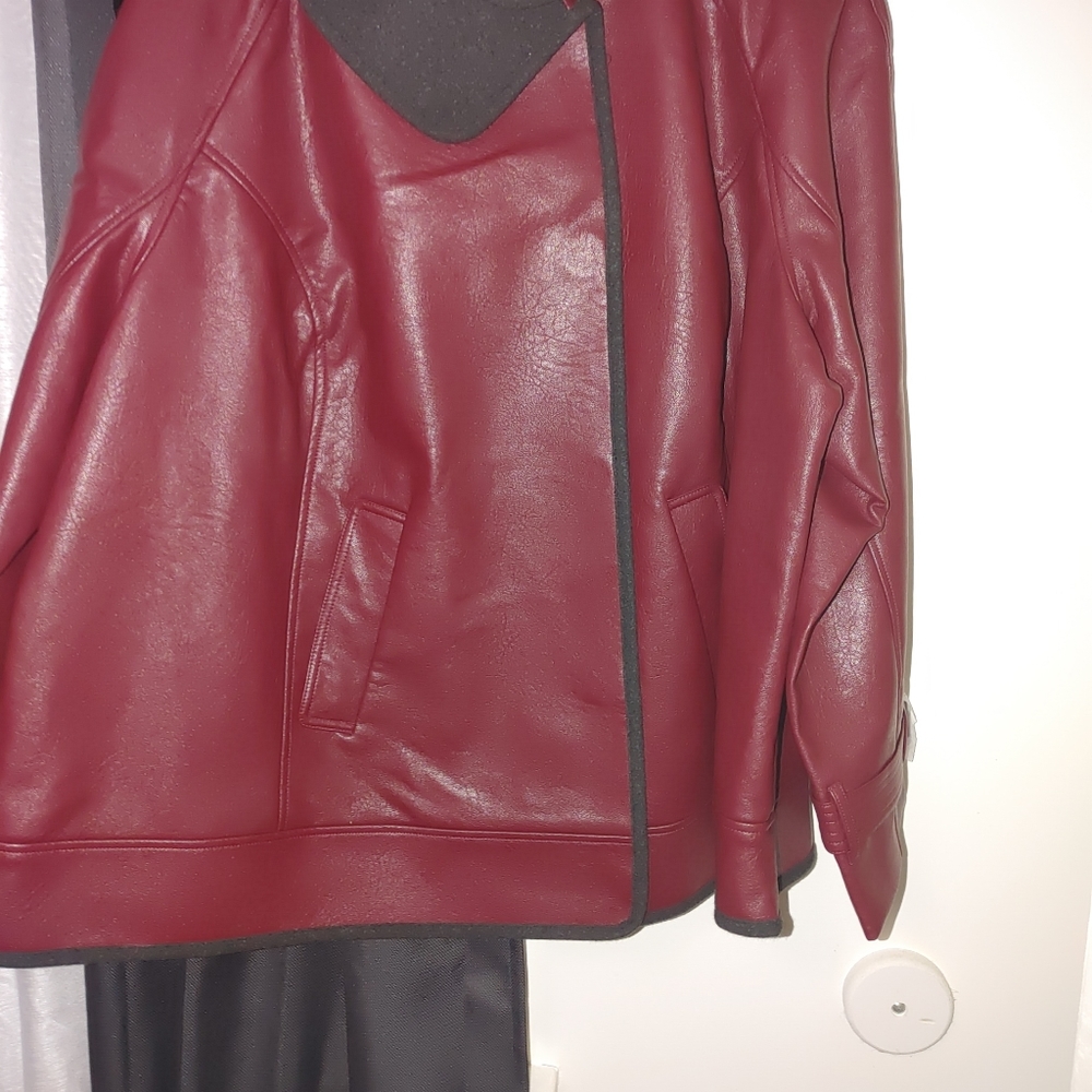 Leather jacket - Picture 2 of 4